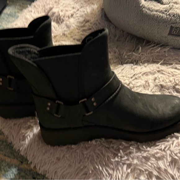UGG Black Boots size 8 - Picture 5 of 7